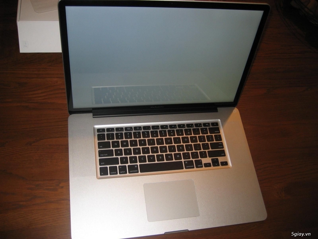 Macbook pro 17inch mid 2010 Ram 8gb, SSD 128gb