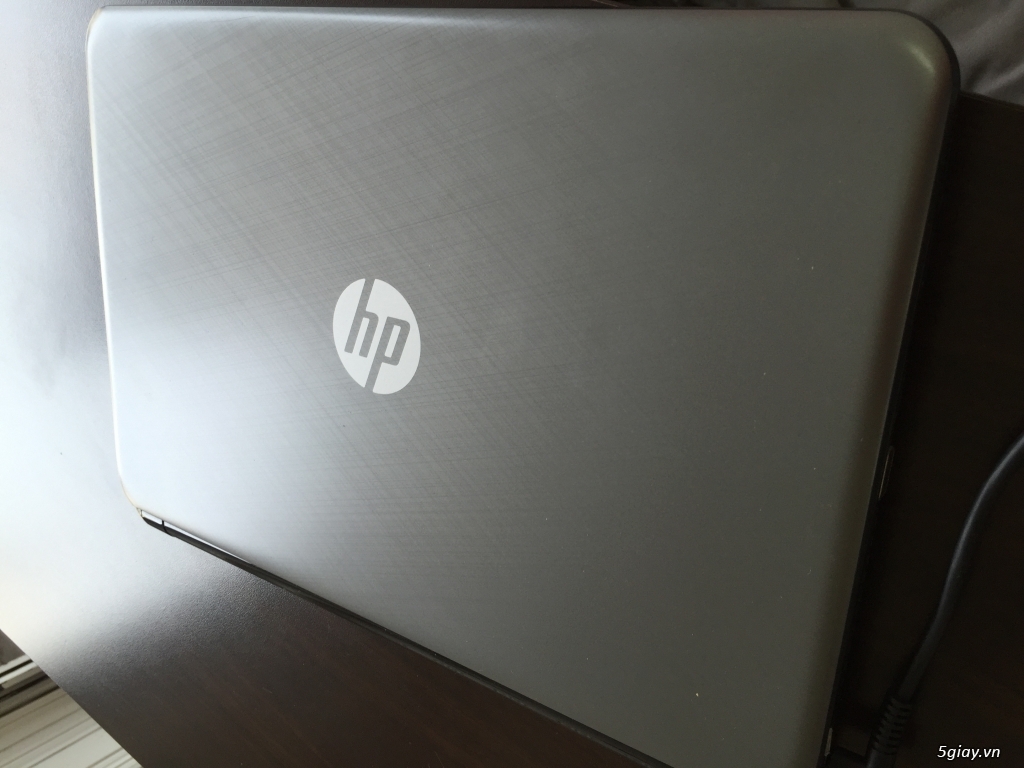 thanh lý một e LAPTOP HP 14 notebook PC màu xám 99% nguyên zin chưa bung giá rẻ !!!
