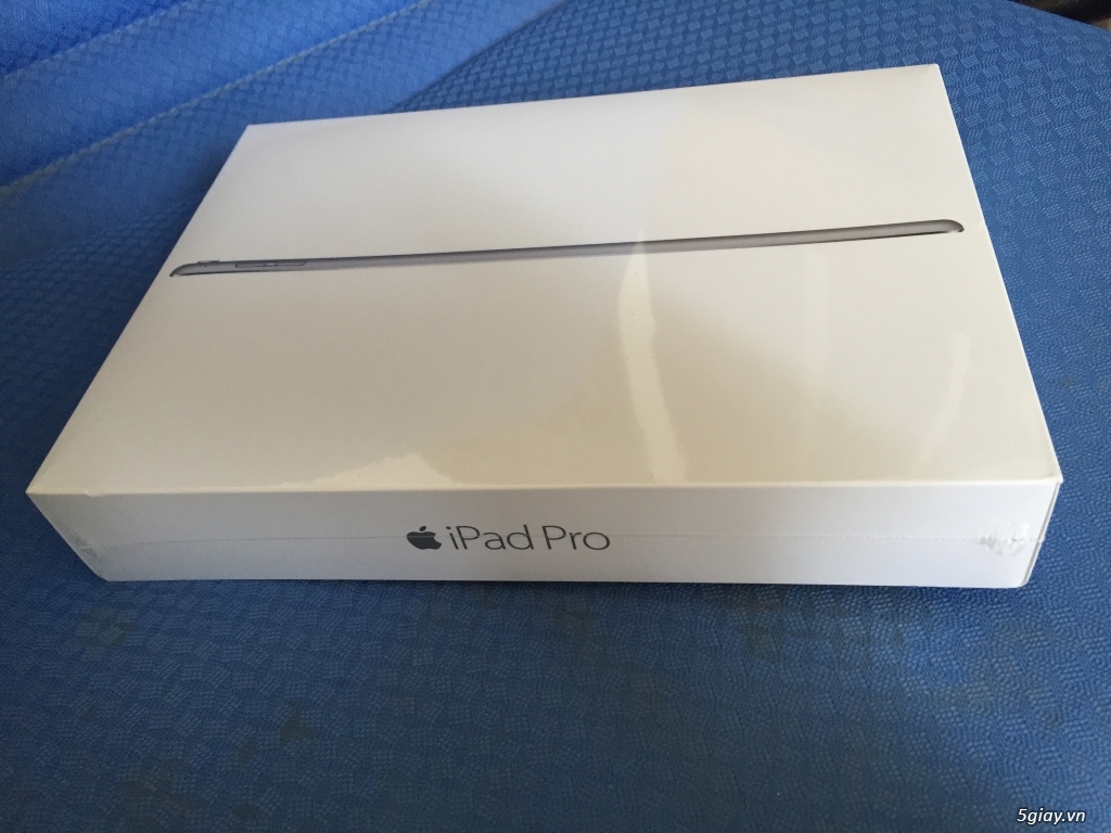iPad PRO 9.7 32GB WiFi , nguyên seal sách tay , chưa khui , chưa ACTIVE - 1