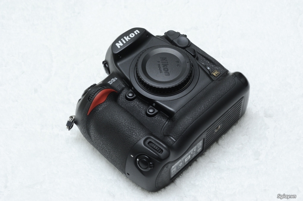 Canon 5D mark ll, 50D,Canon 1D mark lll,Nikon D3s,D700 - 18