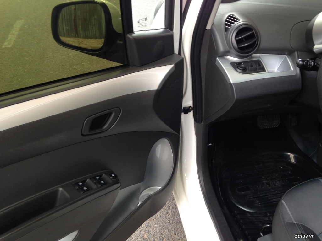 Đổi xe cần bán Chevrolet Spark LTZ cuối 2013 màu trắng - 5