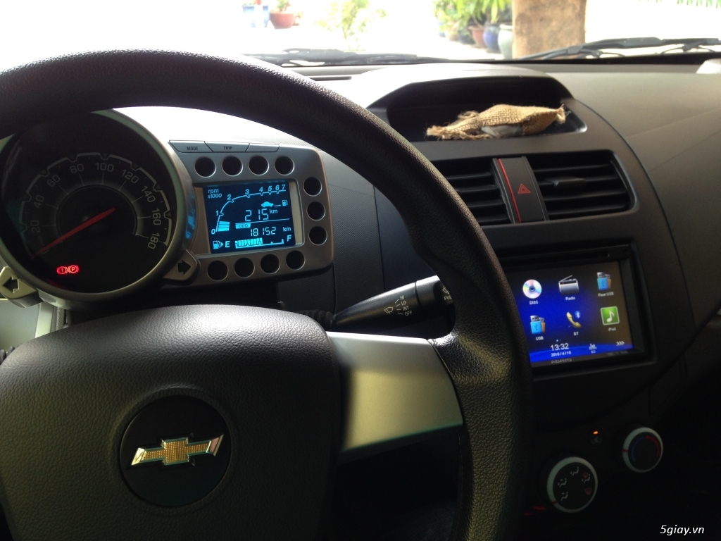 Đổi xe cần bán Chevrolet Spark LTZ cuối 2013 màu trắng - 4
