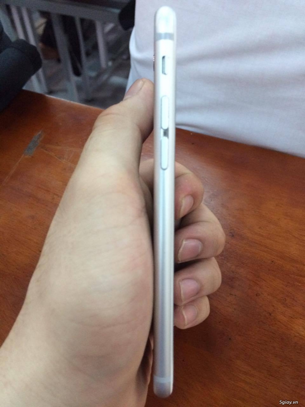 Iphone 6s còn mới 99% nguyen zin 16G silver - 2