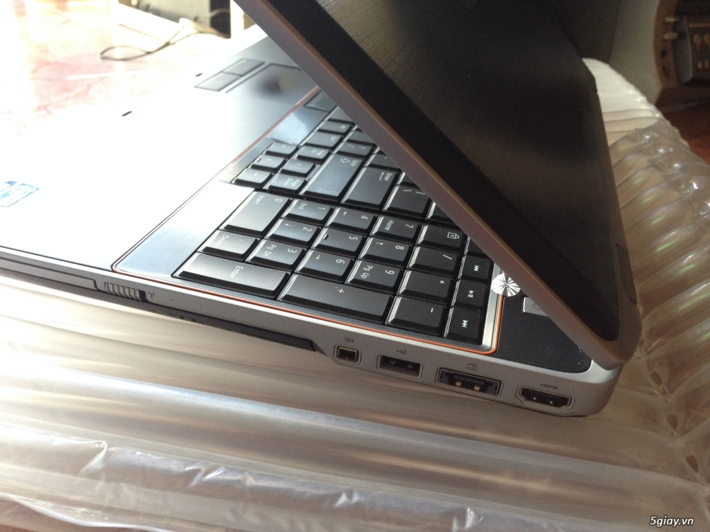 Laptop vỏ nhôm core i5,i7,core 2,nhập Mỹ zin new 99% - 9