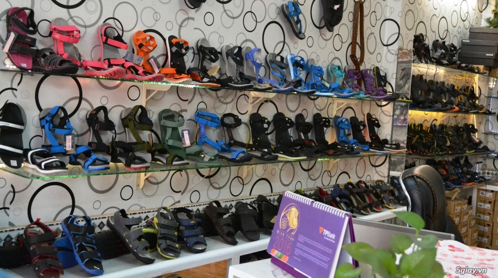 Sandal nam ,dày dép nữ hàng chính hãng việt nam.....