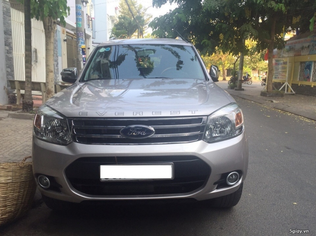 Cần bán gấp xe Ford Everest màu hồng phấn