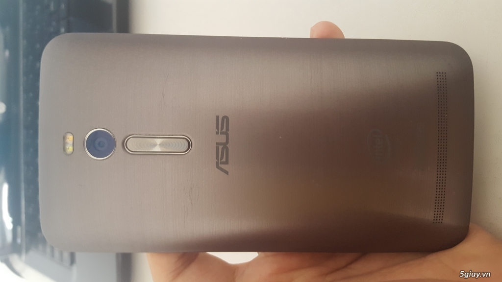 Asus Zenfone 2 32gb , ram 4gb chính hãng fullbox còn BH