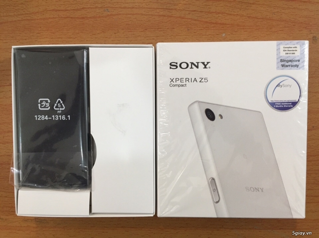 Sony Xperia Z5 compact màu Xám Đen - 1