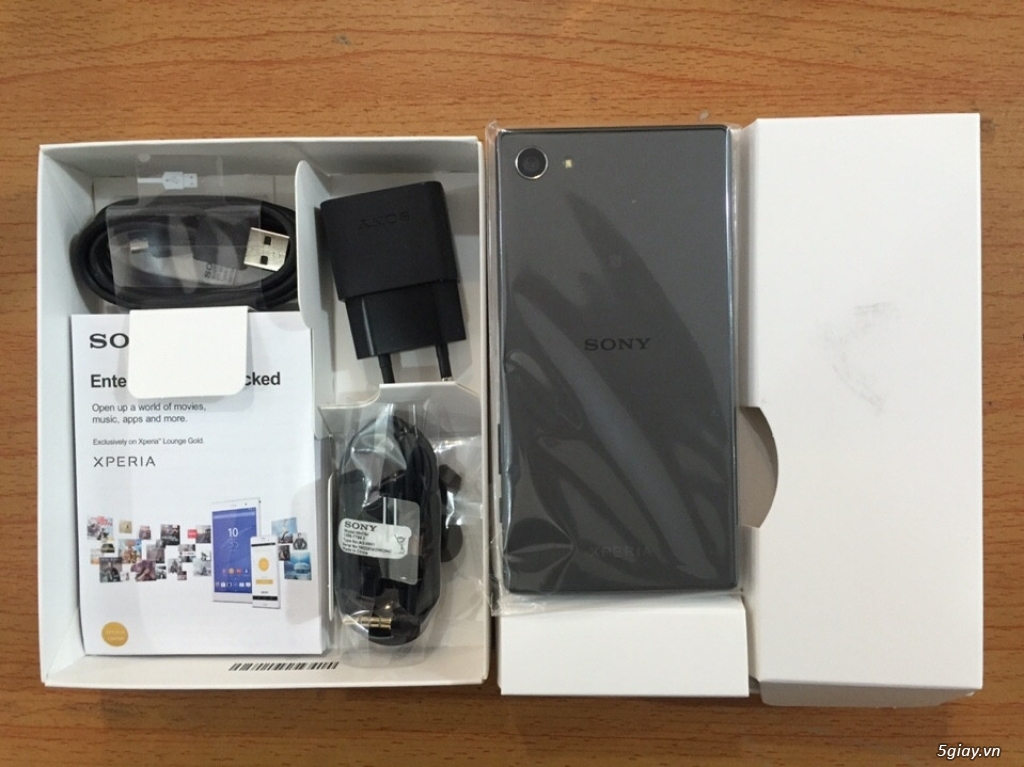 Sony Xperia Z5 compact màu Xám Đen - 2