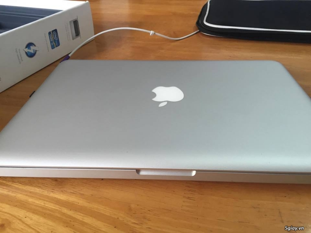 Macbook pro 2011 core i5 nguyên hộp của Fpt