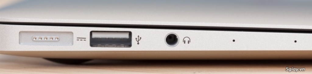 MacBook Air 13 model 2014 (MD760LL/B) Like new - 2