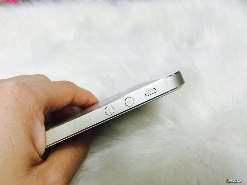 Thanh lí iPhone 5s 16Gb dùng kĩ nguyên zin còn bảo hành
