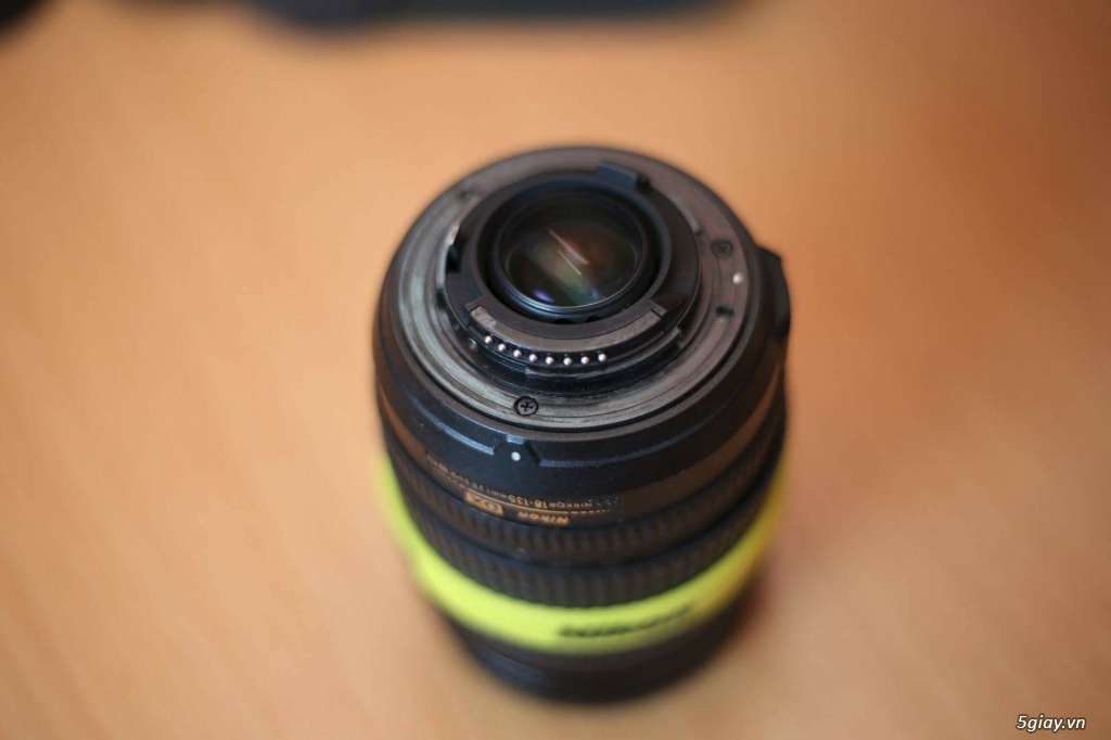 Nikon D80 + lens Nikkor 18-135mm