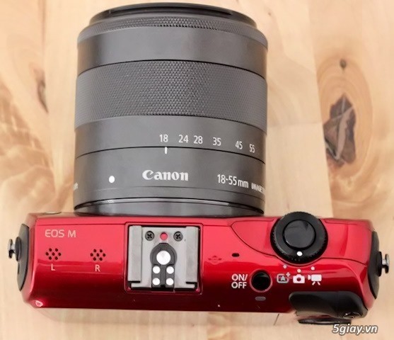 Canon EOS M Red, 99%, xách tay Nhật