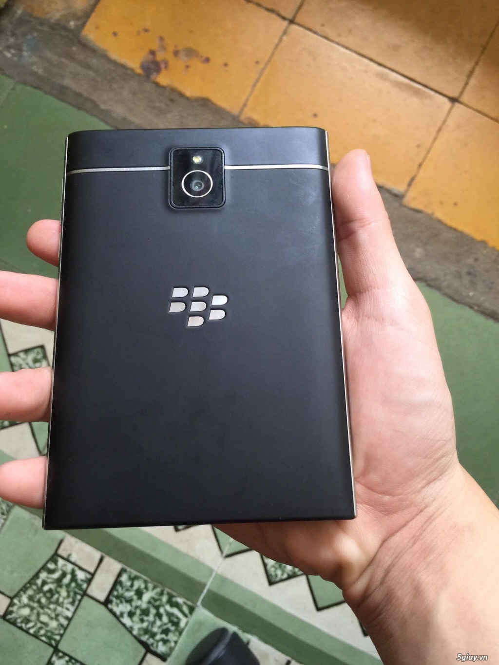Bán điện thoại blackberry passport black full box