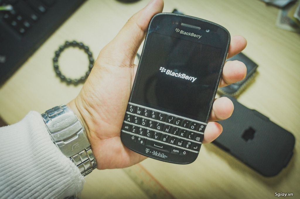 Blackberry Q10 và nhiều phụ kiện
