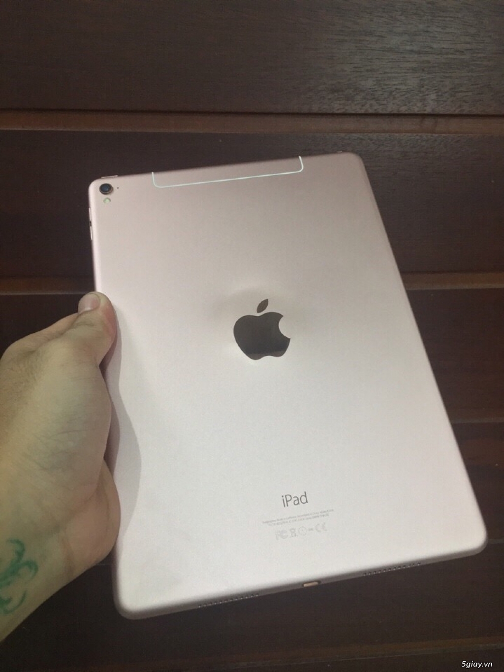 Một cặp iPad Pro 9,7 ince màu Rose Gold, 4G + wifi đẹp 98% giá rẻ má ơi - 1