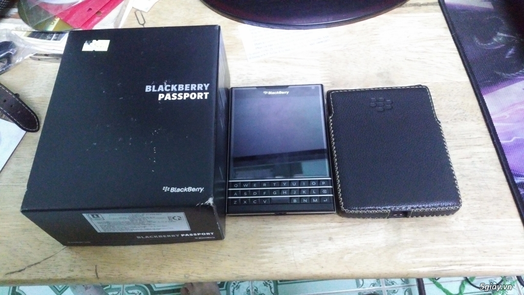 Blackberry Passport fullbox 99% và HTC M9