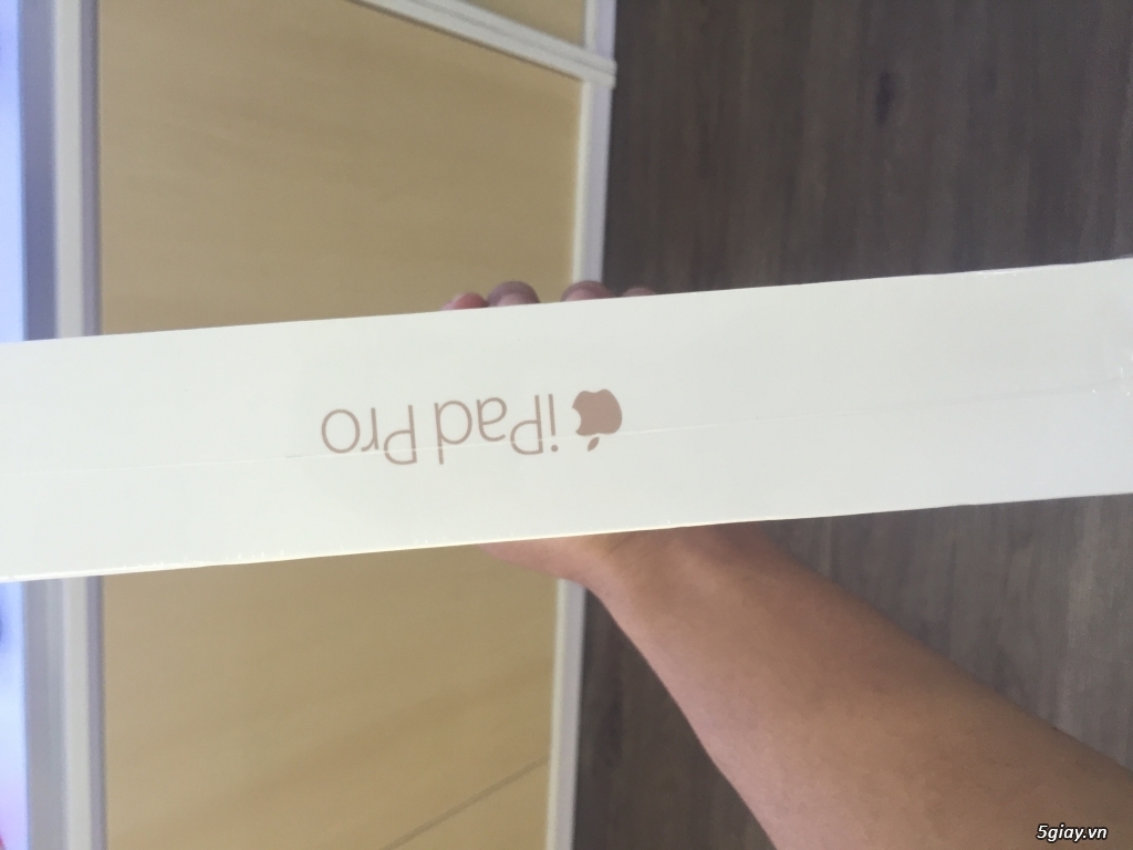 iPad Pro 9,7 32gb 4G, new 100%, nguyên seal, chưa active. Giá lẻ = sỉ - 1