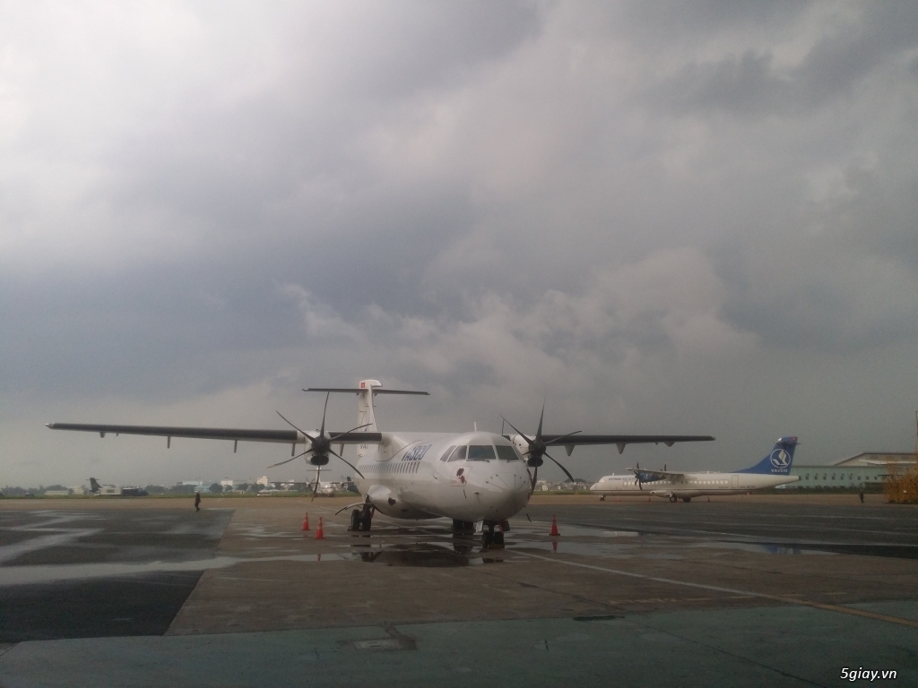 Cần ra đi đôi adidas caflaire giá sinh viên