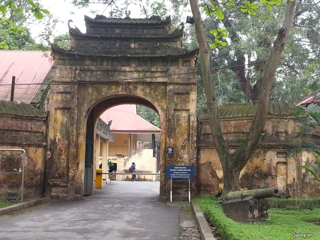 Cần ra đi đôi adidas caflaire giá sinh viên