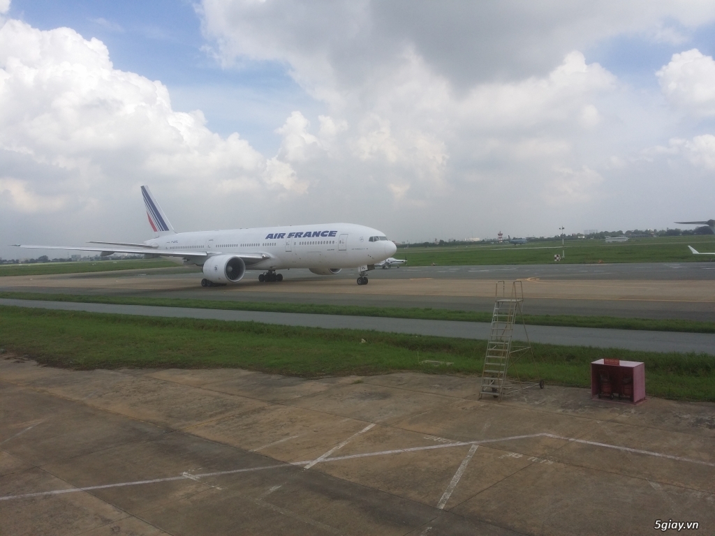 Cần ra đi đôi adidas caflaire giá sinh viên