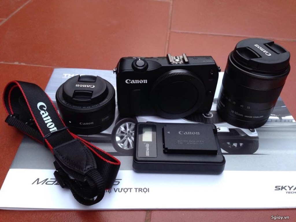 Canon EOS M + kit 18-55mm STM