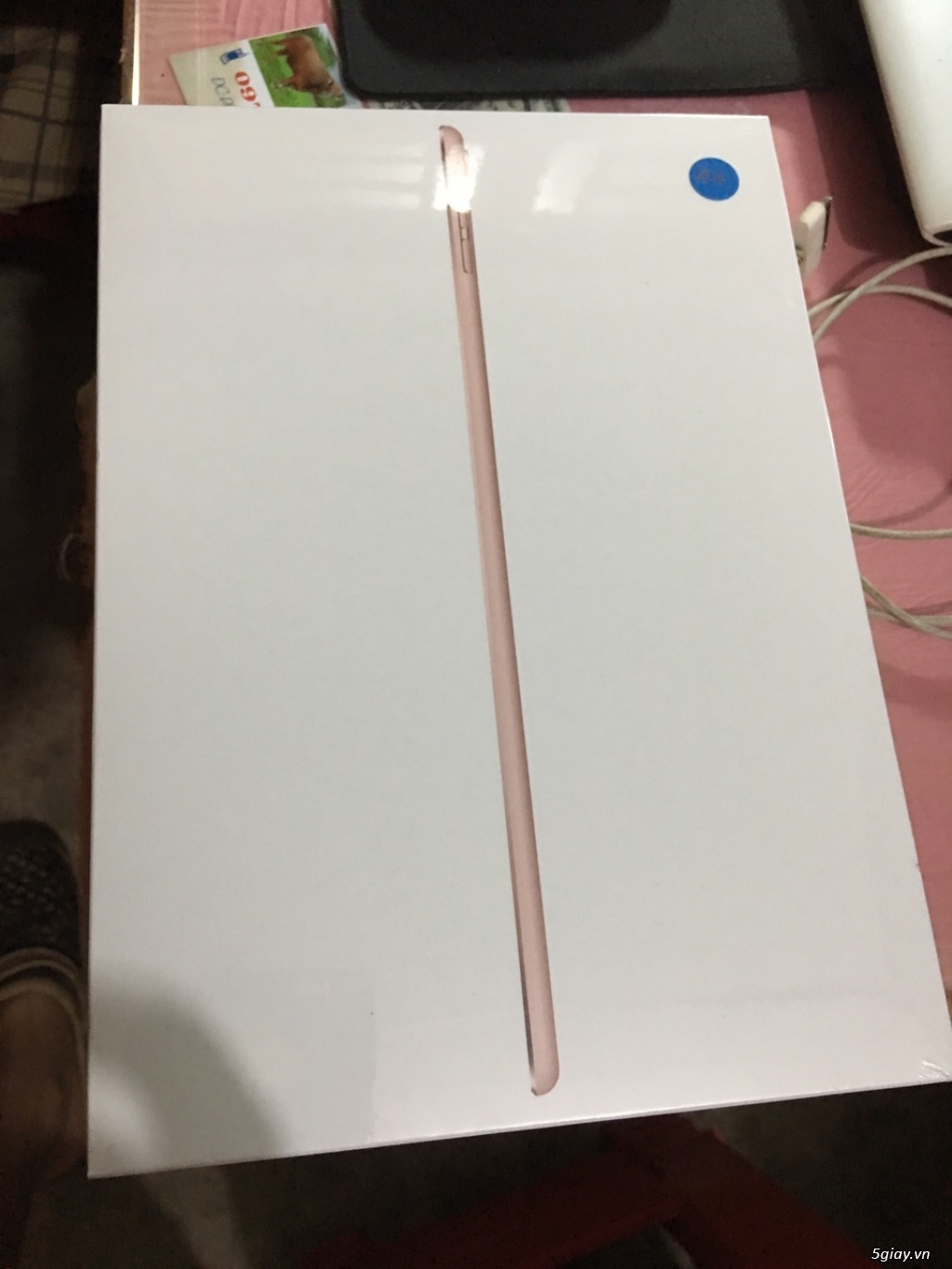 Cần bán Ipad Pro 9.7inch,4G, màu hồng, 129Gb, nguyên seal nguyên hộp chưa khui - 2