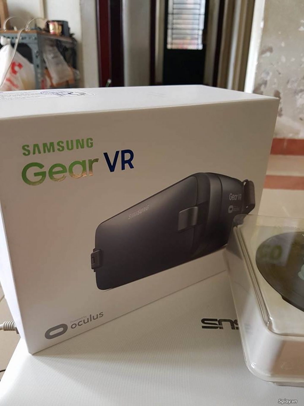 Ban Samsung Gear VR SMR323 và Sạc không dây hình gấu