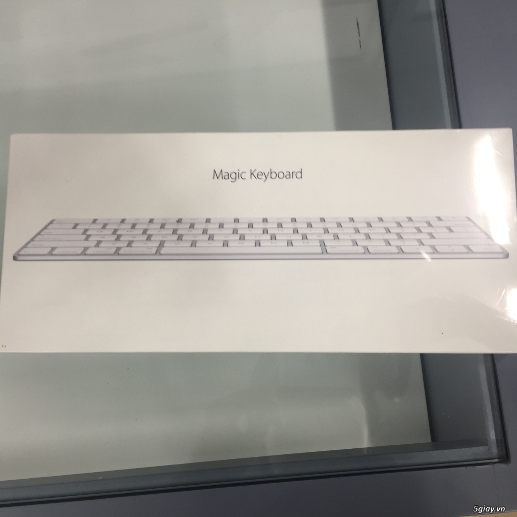 iPad Pro Smart Keyboard, Apple pencil, USB C to VGA multiport, Airport Extreme ... - 11