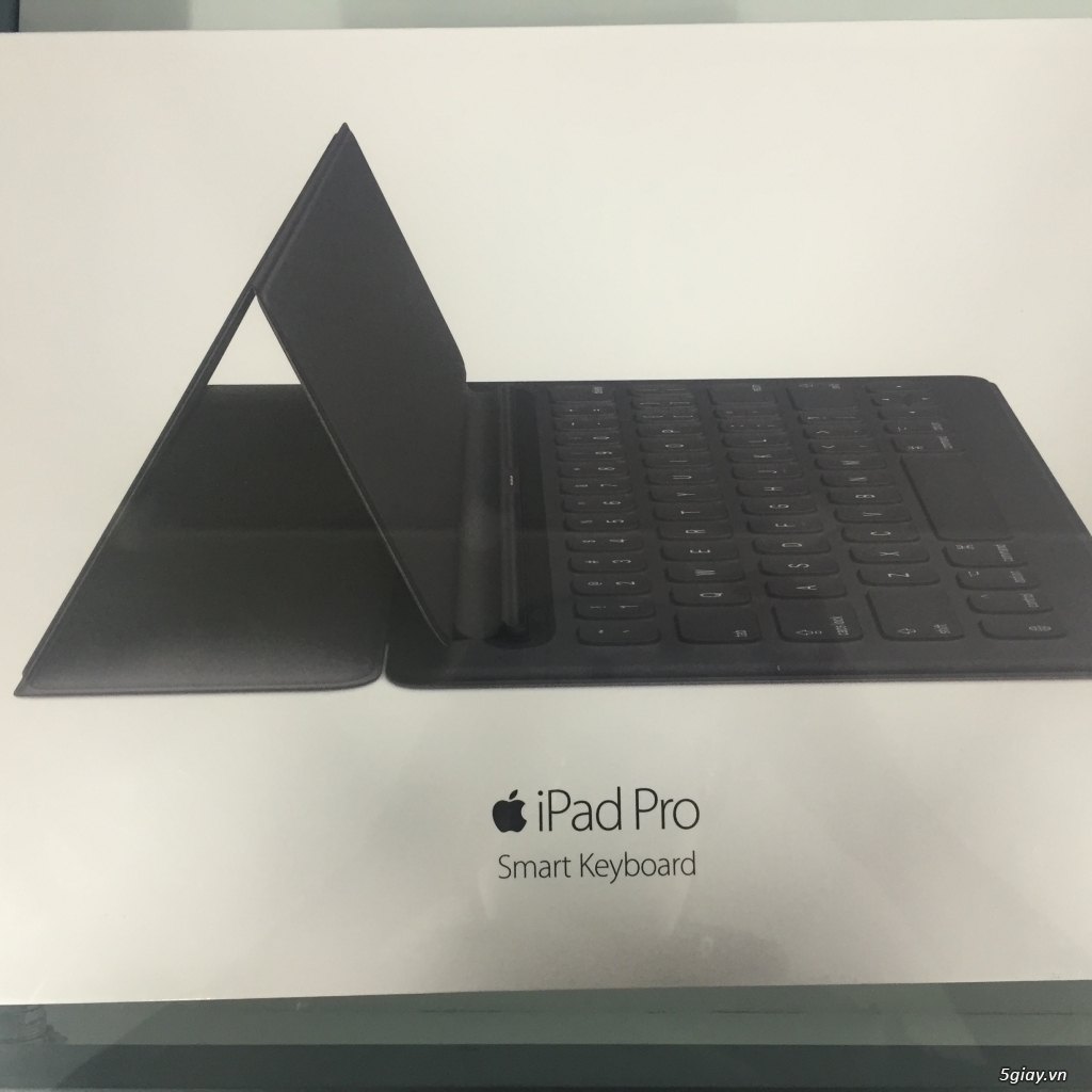 iPad Pro Smart Keyboard, Apple pencil, USB C to VGA multiport, Airport Extreme ... - 10