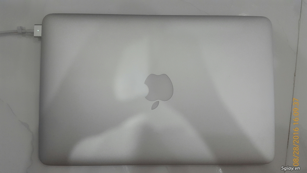 macbook air 2013 hàng xách tay trắng xinh như Ngọc Trinh