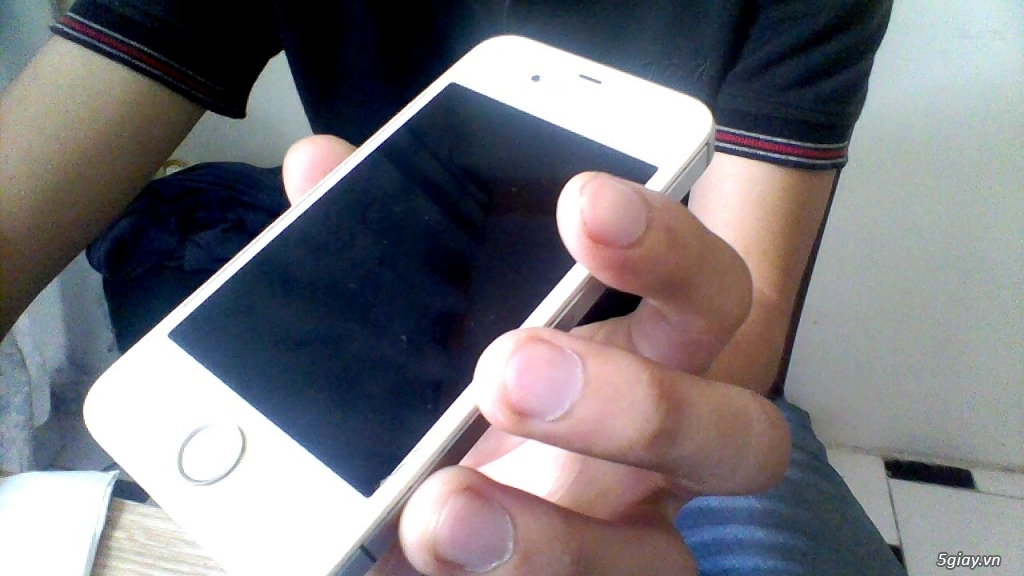 Iphone 4s 16g màu trắng nữ xài còn ok