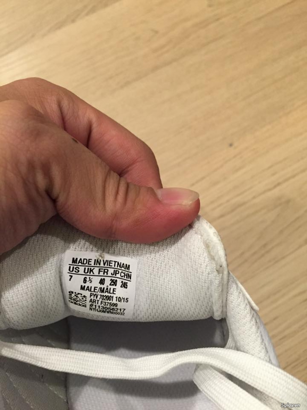 SAMOA Adidas bán lại mua bên Mỹ