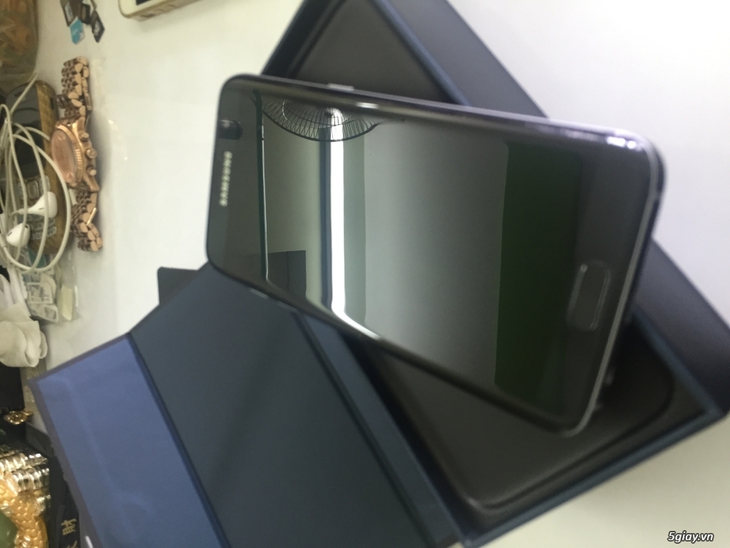Bán Samsung S7 edge màu đen chính hãng mới sài 1 tháng hơn