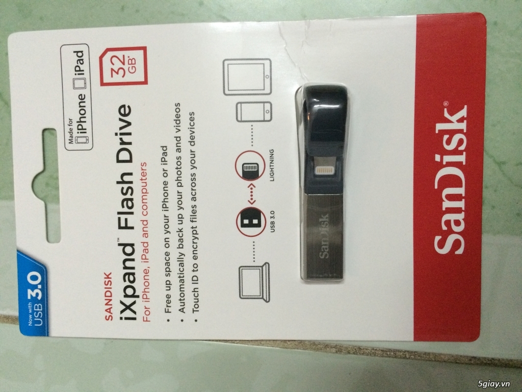 SanDisk iXpand 32GB USB 3.0 with Lightning Connector - 3
