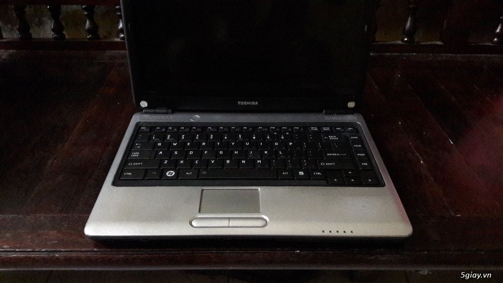 Bán con laptop Toshiba co i2 ram2G nguyên tem giá 1,9 triệu - 1