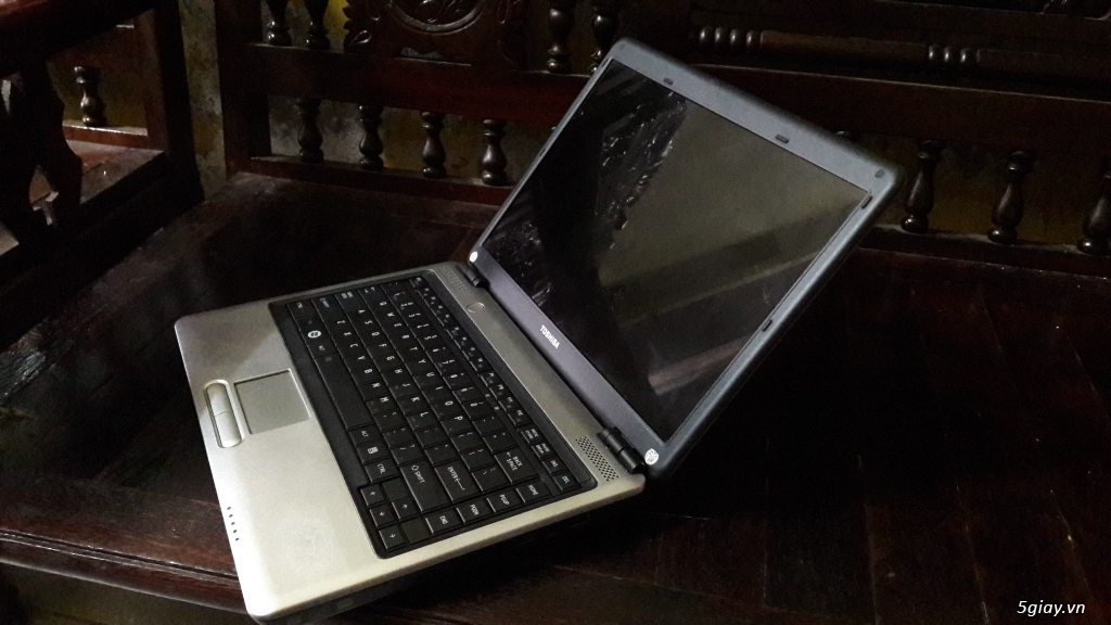 Bán con laptop Toshiba co i2 ram2G nguyên tem giá 1,9 triệu - 2