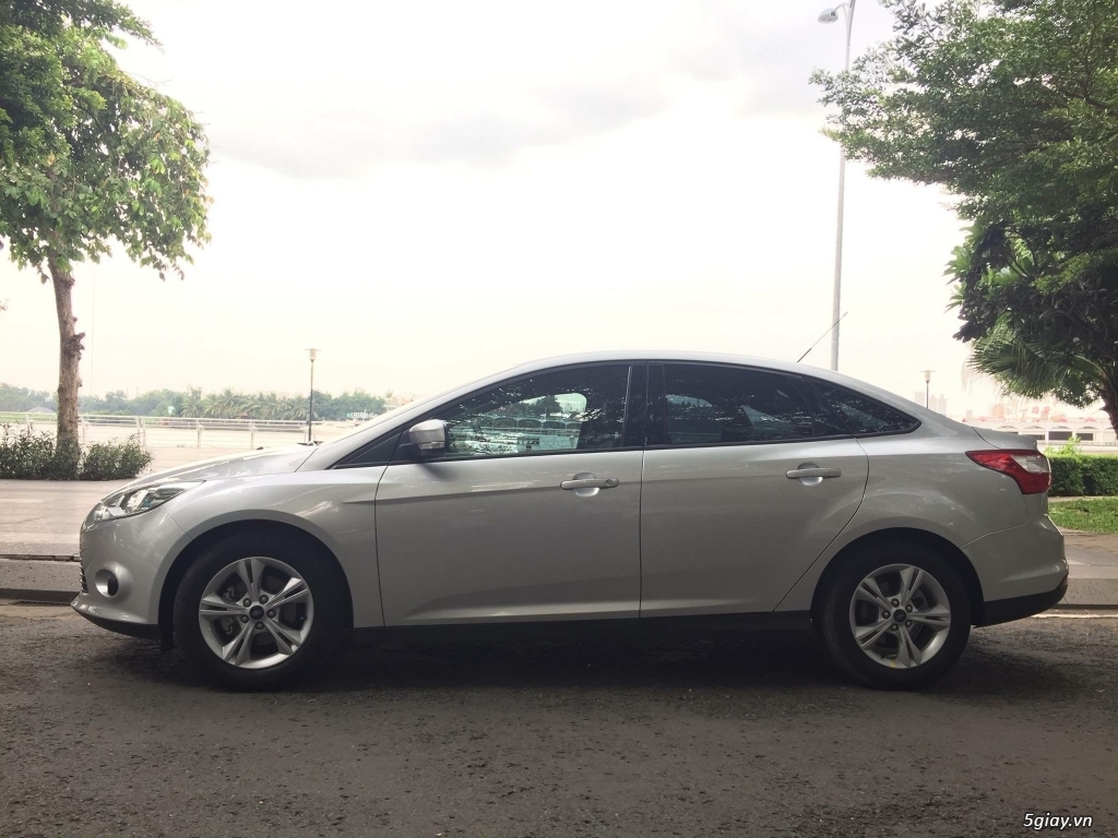 Bán xe Ford Focus 1.6L, số tự động, màu Bạc.