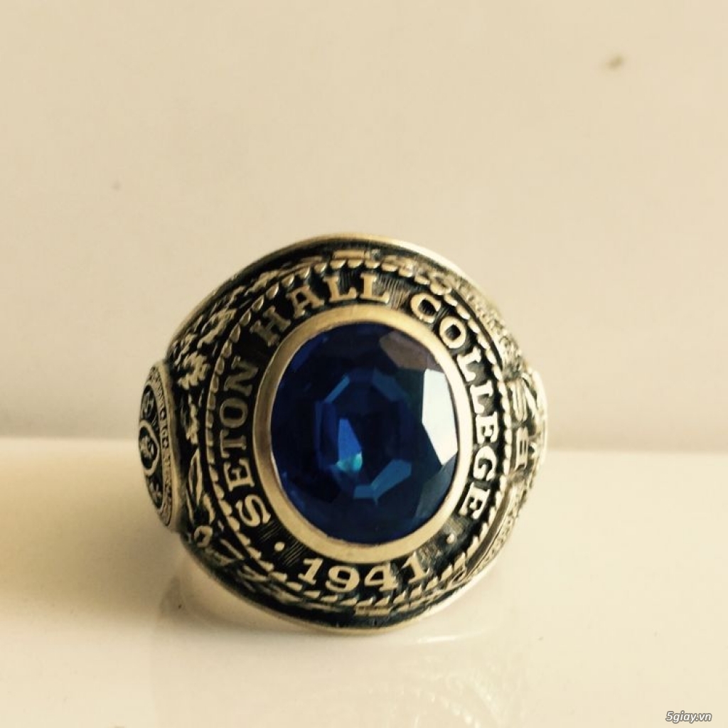 Nhẫn mỹ năm 1941 size 19 hột đá rubi xanh họa tiết đẹp hoàn hảo