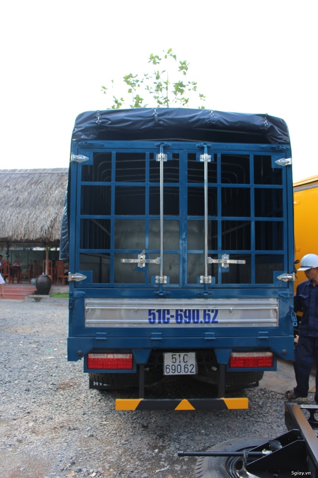 Veam Hyundai Vt252-1 tải trọng 2,4t là xe có tải trọng lớn nhất được phép lưu hành ban ngày vào TP - 2