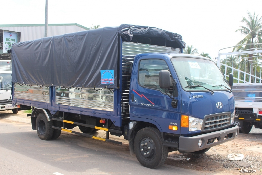 Hyundai HD700 tải trọng 7 tấn vận hành mạnh mẽ - 1