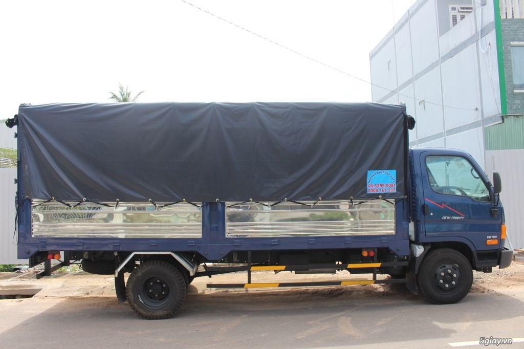 Hyundai HD700 tải trọng 7 tấn vận hành mạnh mẽ - 2