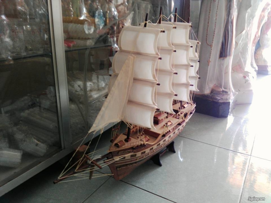 mô hình thuyền gỗ phong thủy