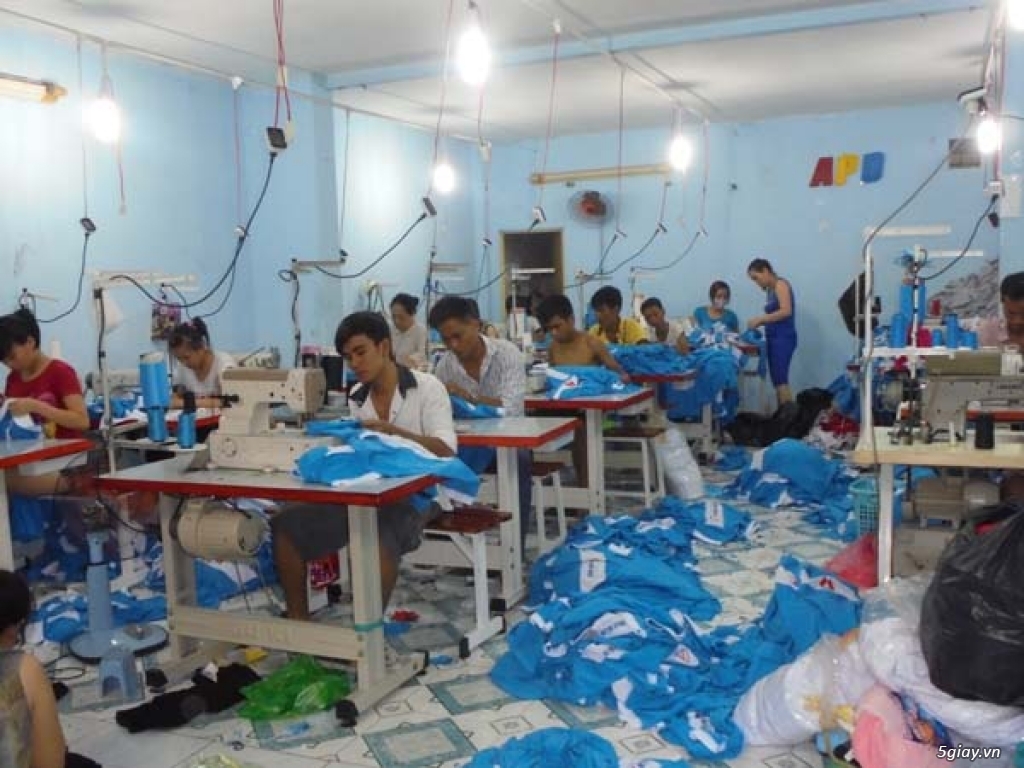Chuyên nhận may gia công Áo thun cổ tròn