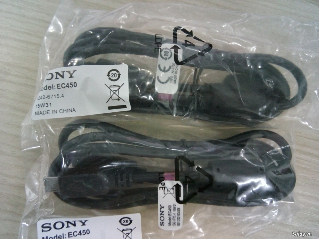 Ban 1 số phụ kiện Sony chính hãng zin theo máy - 2