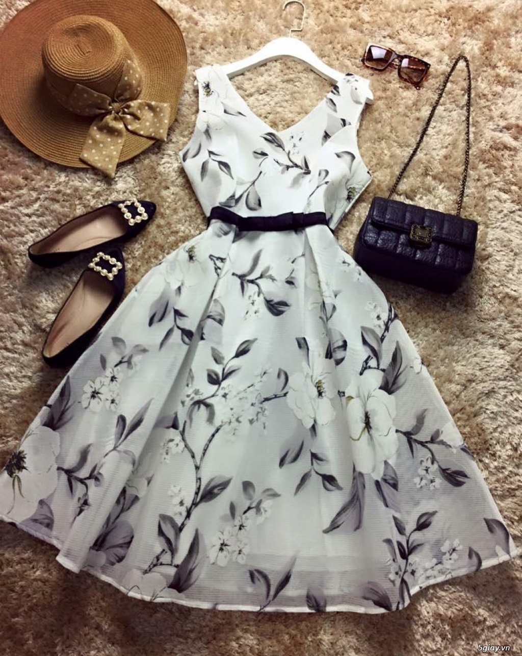 Đầm ren xốp eo đen 310k - 2