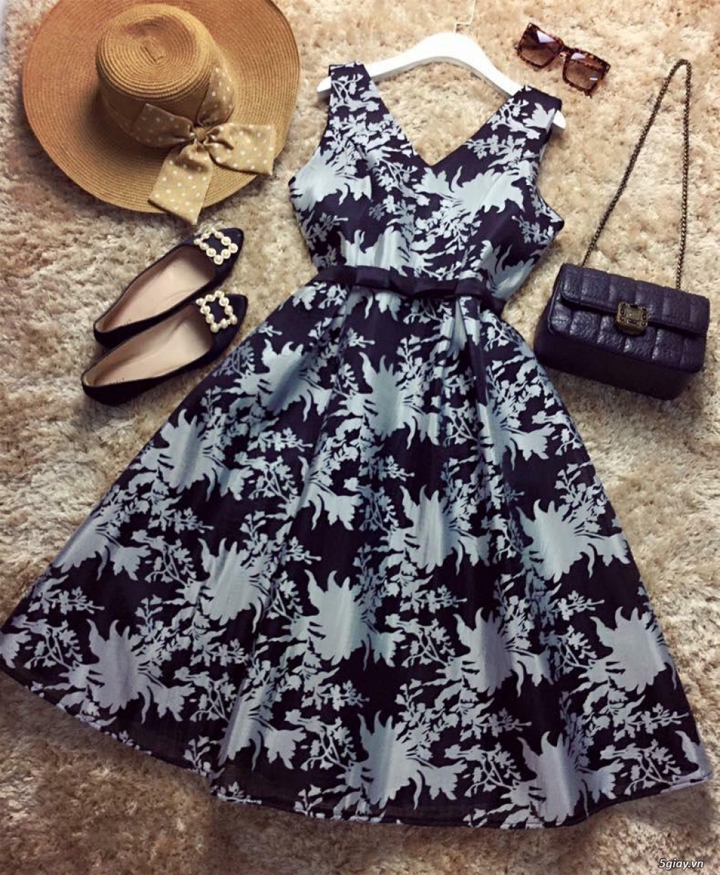 Đầm ren xốp eo đen 310k - 1