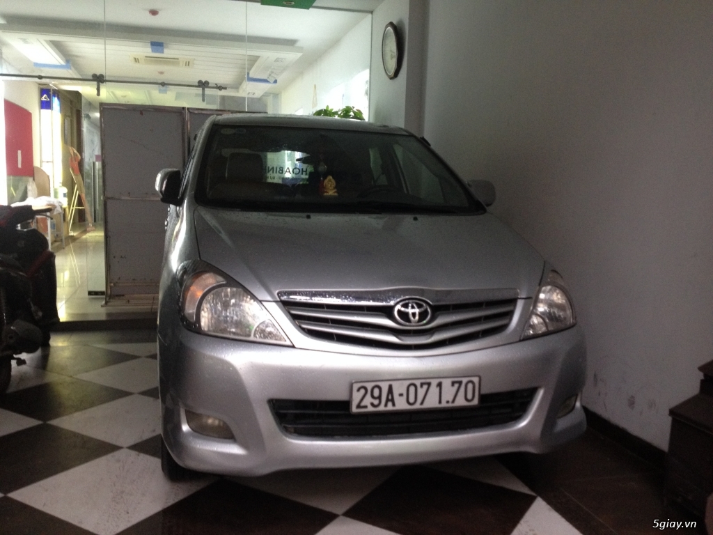 Cần bán xe Toyota Innova 8 chỗ đời 2011 chính hãng, biển Hà Nội - 1