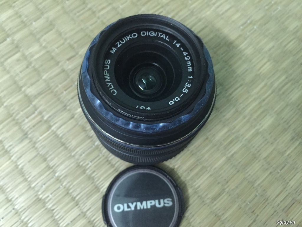 Olympus OM-D E-M10 Mark II Triple Lens Kit - Black - 4